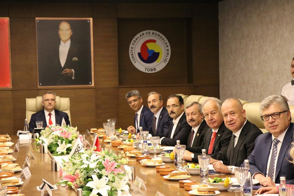 Maliye Bakanı Naci Ağbal, Uşak ziyareti programında UTSO’da sanayici ve işadamlarıyla bir araya geldi._images